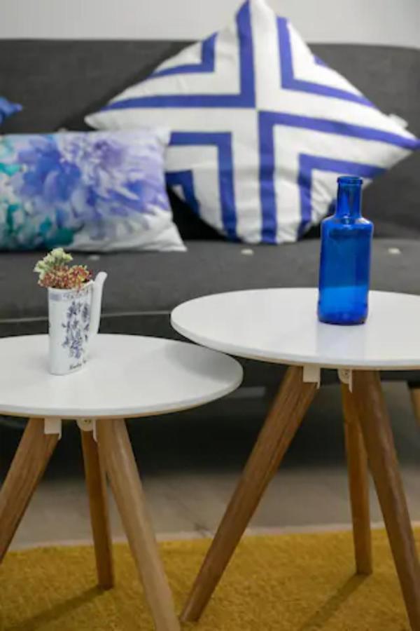 Cosy & Chic Studio Close By Victoria Square Bukares Bagian luar foto