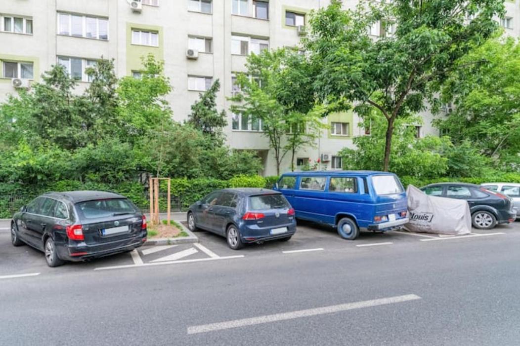 Cosy & Chic Studio Close By Victoria Square Bukares Bagian luar foto