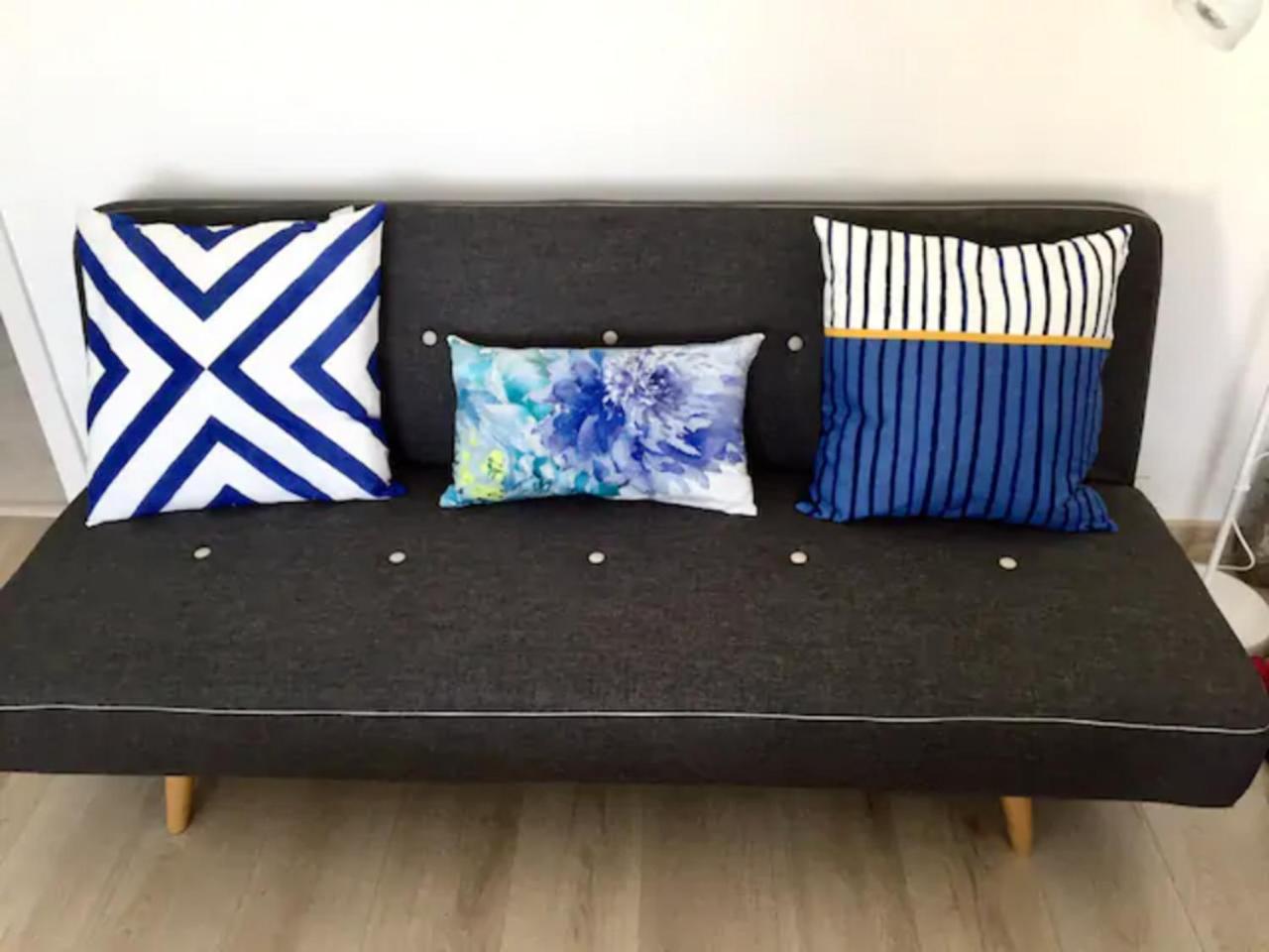 Cosy & Chic Studio Close By Victoria Square Bukares Bagian luar foto